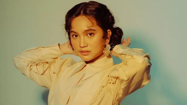 5 Gaya Rachel Amanda dalam Pemotretan Bertema Vintage, Menawan