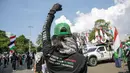 Massa Gerakan Pekerja Muslim Indonesia (GPMI) melakukan aksi solidaritas untuk Palestina di kawasan Thamrin Jakarta, Jumat (28/5/2021). Mereka menyuarakan keprihatinan atas tragedi kemanusiaan di Palestina, serta mewujudkan perdamaian dunia dan kemerdekaan atas Palestina (Liputan6.com/Faizal Fanani)