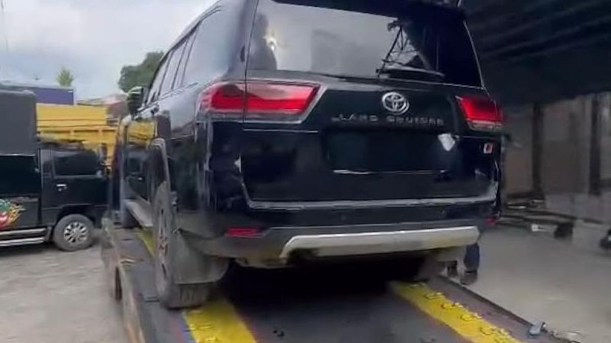 Terbongkarnya Lokasi Penyembunyian Land Cruiser Suap Bupati Kuansing - merdeka.com