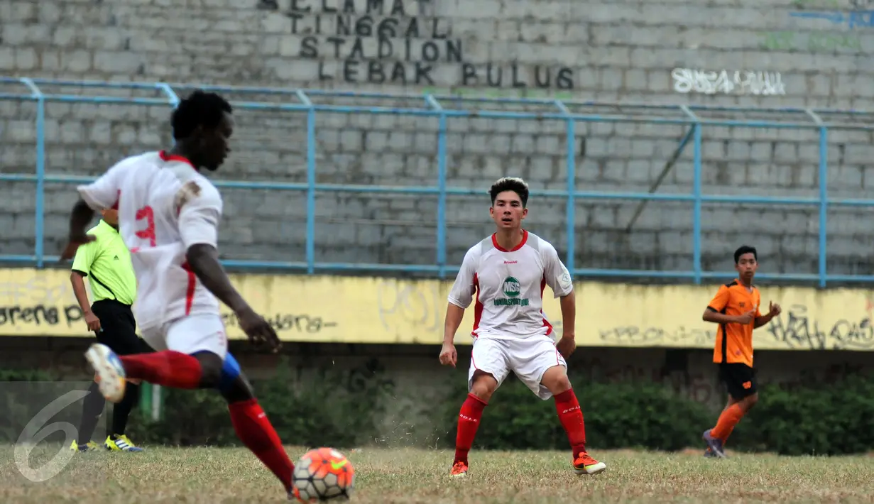 Perpasi Bandung Raya dan Villa 2000 menjadi tim terakhir yang menjajal lapangan Stadion Lebak Bulus pada 25 Agustus 2015 lalu. Pada 2011, Stadion Lebak Bulus menjadi venue cabang sepak bola SEA Games XXVI. (Liputan6.com/Helmi Fithriansyah)