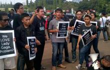  Little Monster menari-nari di depan Istana Merdeka