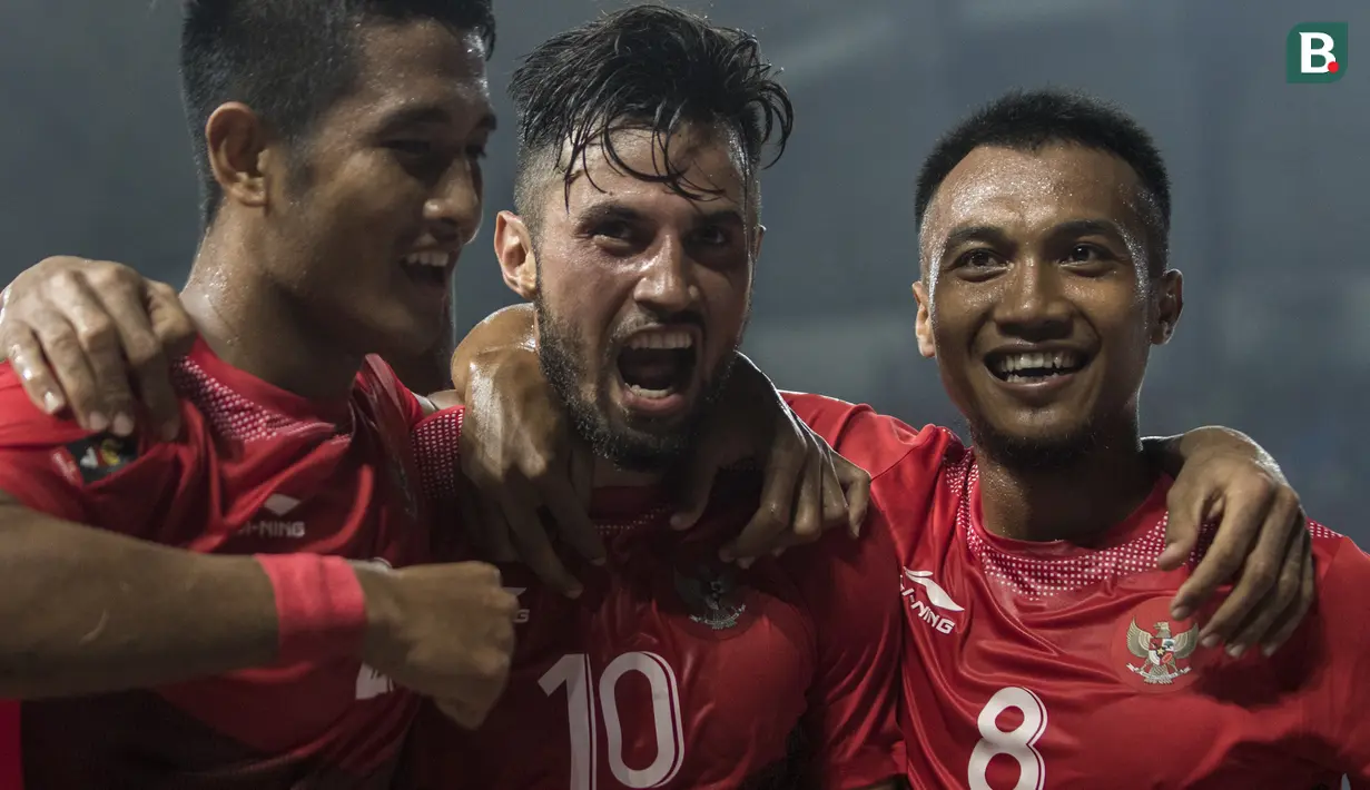 Gelandang Indonesia, Stefano Lilipaly, merayakan gol yang dicetaknya ke gawang Chinese Taipei pada laga Grup A Asian Games di Stadion Patriot, Bekasi, Minggu (12/8/2018). Indonesia menang 4-0 atas Chinese Taipei. (Bola.com/Vitalis Yogi Trisna)