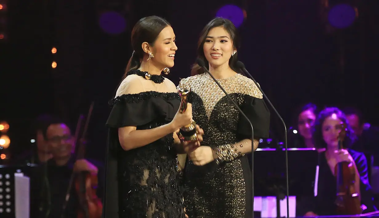 Raisa mengatakan bahwa dirinya dan Isyana sangat terburu-buru saat namanya disebut sebagai pemenang dalam kategori kategori Karya Produksi Kolaborasi Terbaik. Kala itu, mereka sedang berada di belakang panggung. (Deki Prayoga/Bintang.com)