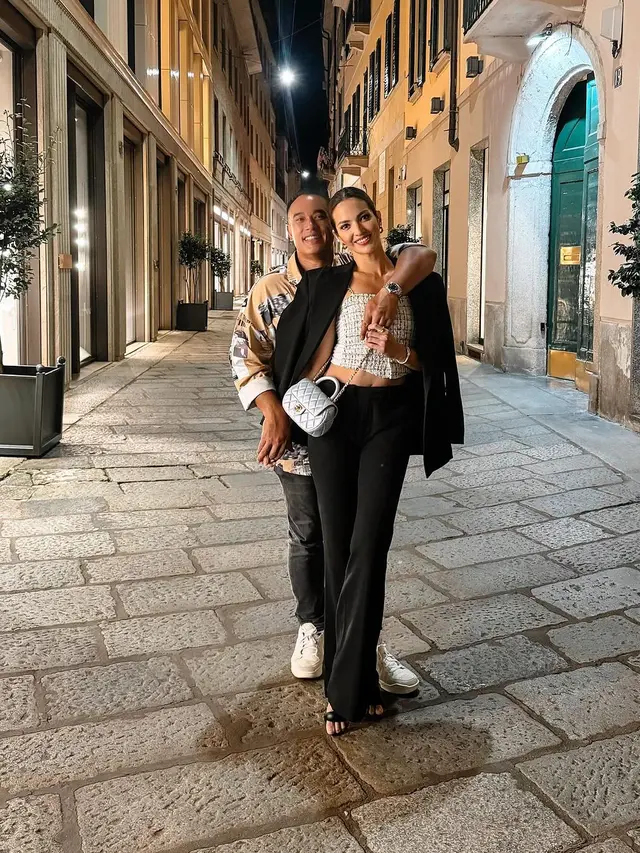 Gaya Nia Ramadhani Berpose Ria di Jalanan Milan Italia, Cantiknya Disebut Saingi Britney Spears