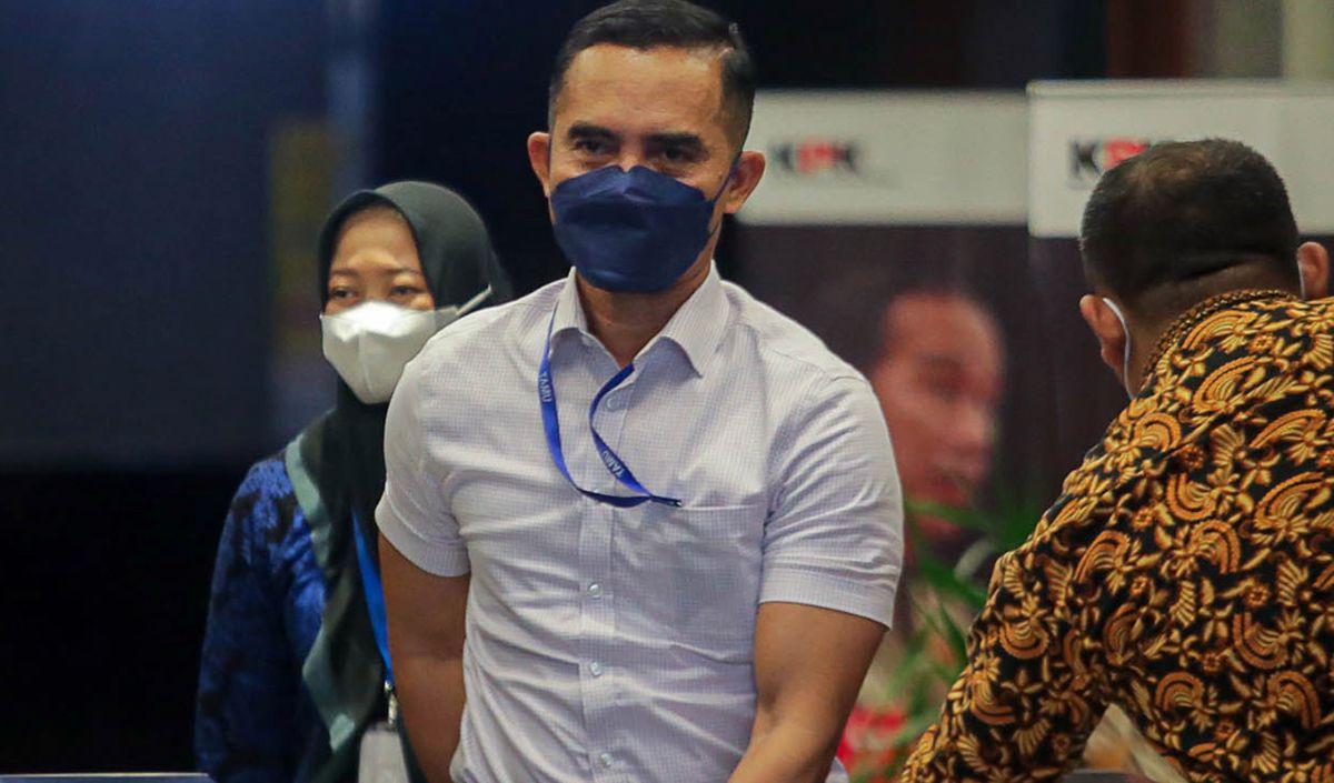 Gaya hidup Eko Darmanto yang menjadi sorotan itu seperti foto di depan pesawat terbang dan foto dengan motor gede (moge).<br>