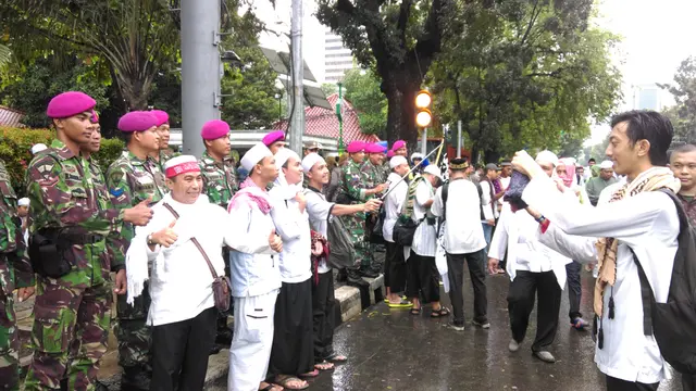 Ucapan Terimakasih TNI Menggema Saat Pendemo 212 Membubarkan Diri