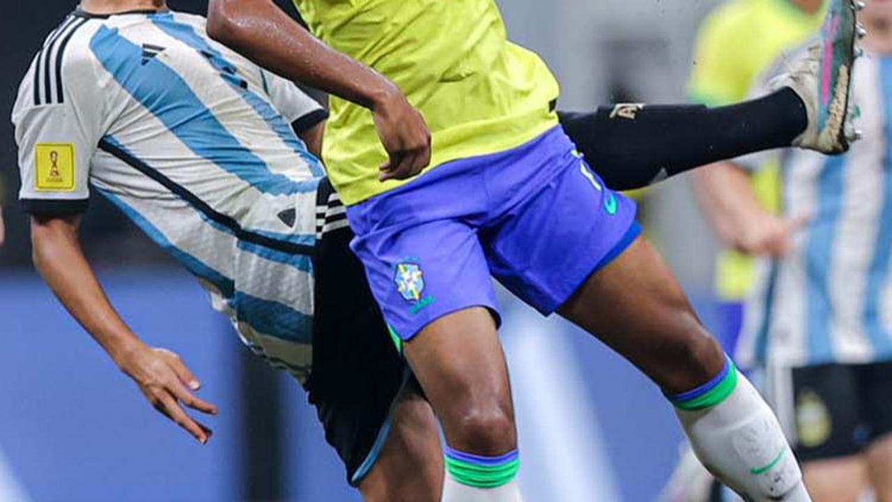 Pertandingan berlangsung menarik dengan tempo cukup tinggi. Namun, Argentina U-17 terlihat lebih bernafsu mencari kemenangan ketimbang Brasil U-17.