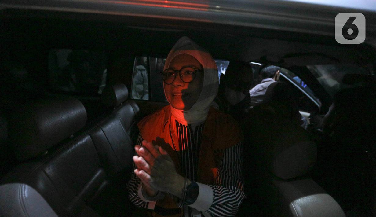 Mantan Direktur Utama (Dirut) Pertamina Galaila Karen Kardinah atau Karen Agustiawan usai rilis penetapan tersangka kasus dugaan korupsi di Gedung Merah Putih KPK, Jakarta, Selasa (19/9/2023). (Liputan6.com/Faizal Fanani)