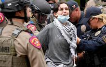 FOTO: Menentang Genosida Israel di Gaza, Massa Pro Palestina Menyebar Luas ke Kampus-Kampus Amerika Serikat hingga Berujung Penangkapan