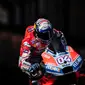 Pebalap Ducati, Andrea Dovizioso, saat beraksi pada sesi kualifikasi di Sirkuit Motegi, Jepang, Sabtu (20/10/2018). Andrea Dovizioso akan memulai balapan MotoGP Motegi dari posisi terdepan sedangkan Marc Marquez keenam. (AFP/Martin Bureau)