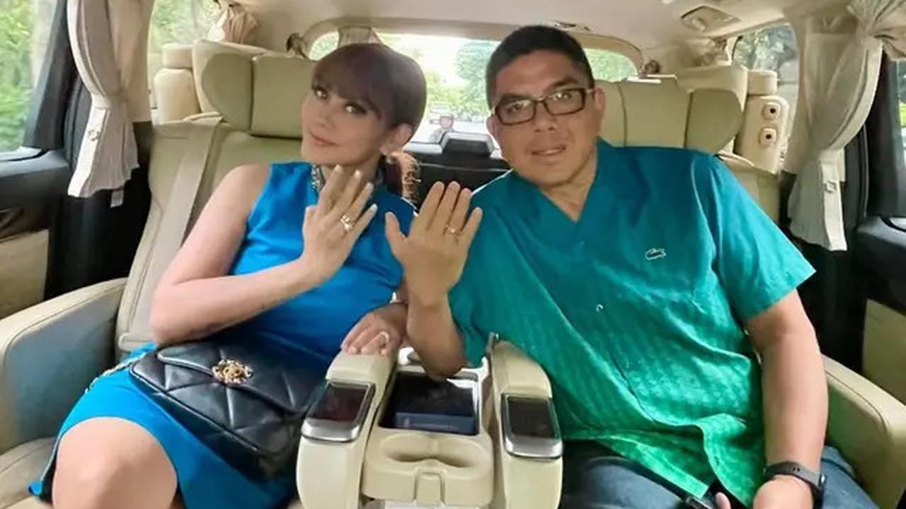 8 Potret Pernikahan Kedua Anita Hara Pemeran 'Arisan Brondong' di Bali, Nikahi Bos