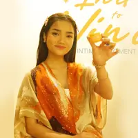 Hadir dengan kandungan Calendula Flowers, 8 Type Hyaluronate, hingga Centella Extract, produk ini berguna untuk meregenerasi kulit wajah sekaligus memperkuat skin barrier sehingga kulit jadi lebih lembap, halus, terasa lebih kenyal, dan cerah.