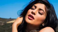 Tak Dapat Perhatian Sang Ibu, Kylie Jenner Sangat Kesal