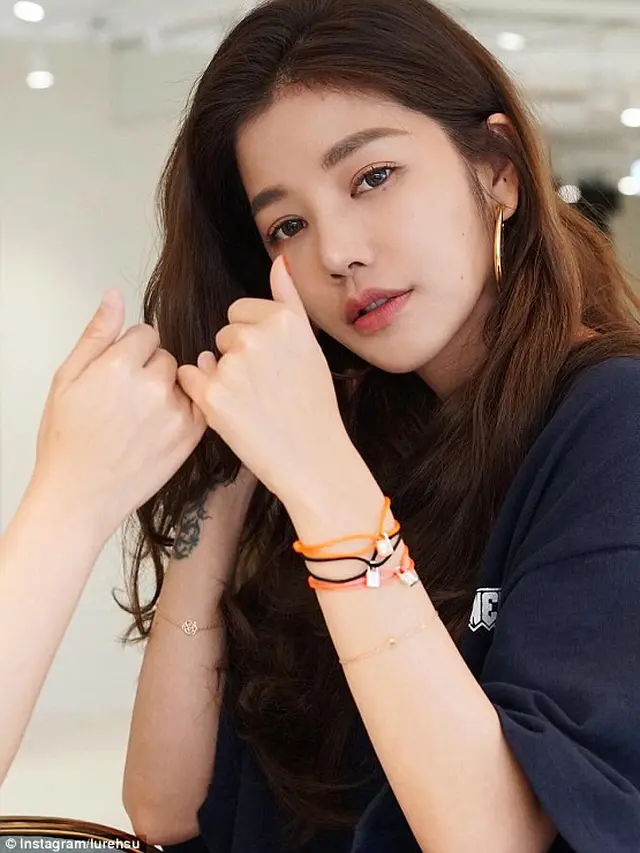 [Bintang] Saking Cantiknya, Perempuan Berusia 43 Tahun Ini Sering Dikira Masih 20 Tahun