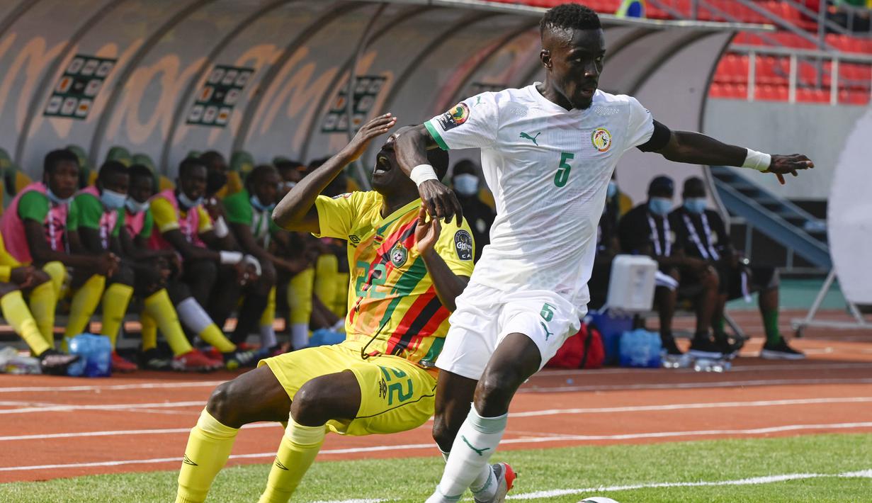 Namun Senegal tetap mampu menunjukan kelasnya sebagai salah satu calon juara di ajang Piala Afrika tahun ini. Sadio Mane dan kawan-kawan tampil menyerang sejak awal laga. (AFP/Pius Utomi Ekpei)