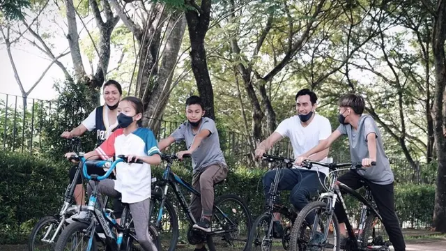 Darius Sinathrya dan Donna Agnesia