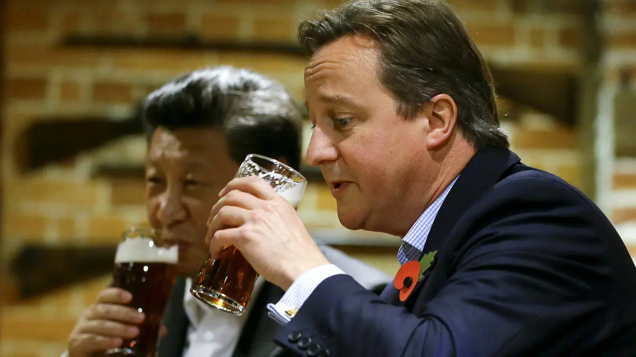 20151023-Gaya Keakraban PM Inggris dan Presiden Cina Minum Bir Bersama
