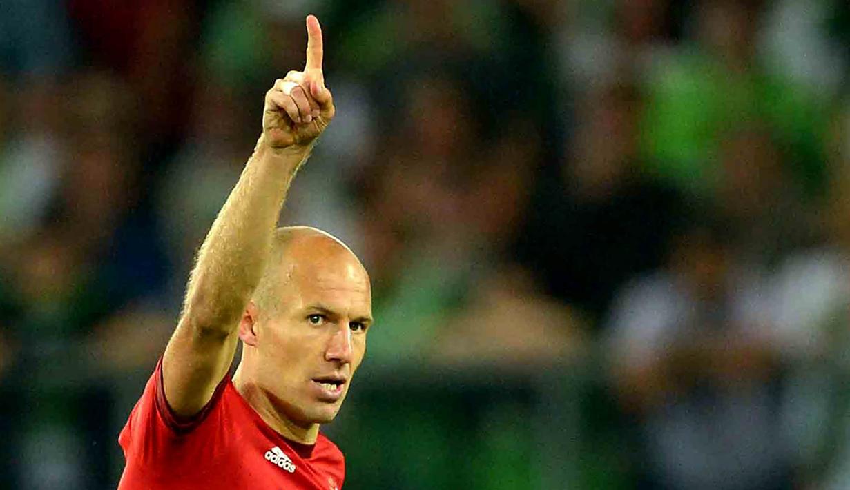 Menurunnya penampilan Mamphis Depay, sepertinya akan membuat Louis van Gaal tertarik memboyong Arjen Robben ke Manchester United untuk menambal sektor sayap yang masih rapuh. (EPA/Peter Steffen)