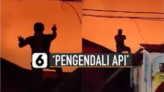 Nampak ia berdiri di atas atap dan bergaya bak mengeluarkan jurus.