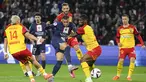 Penyerang Paris Saint-Germain (PSG) Kylian Mbappe mencetak gol pembuka timnya ke gawang Lens pada pekan ke-31 Ligue 1 musim 2022/2023 di Stadion Parc des Princes, Minggu (16/4/2023) dini hari WIB. (AP Photo/Michel Euler)