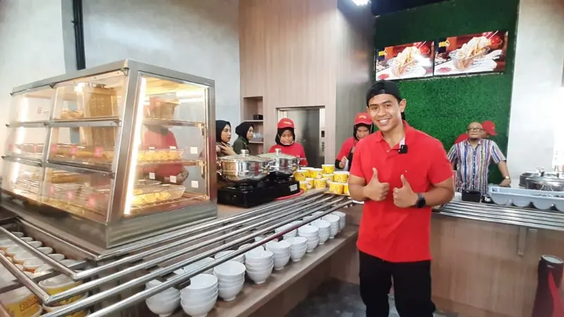 Bara Ilham alias Tanboy Kun yang membuka kedai Bakso Malang di kawasan Depok, Jawa Barat(Istimewa)