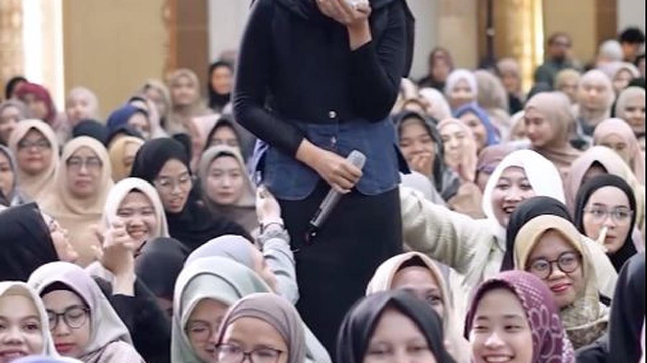 Perempuan Curhat Tak Boleh Ketemu Anak<br>