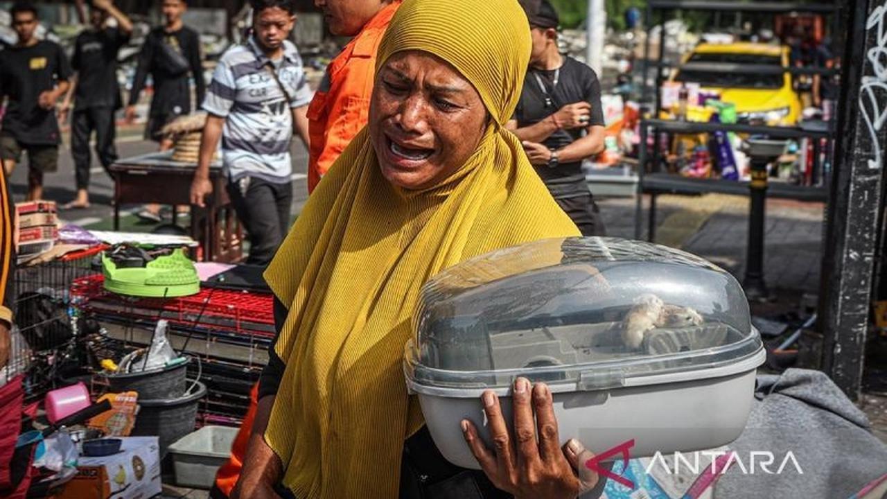 Tragis! Relokasi Pedagang Pasar Barito Diwarnai Kericuhan dan Kematian Hewan, Legislator DKI Menyayangkan