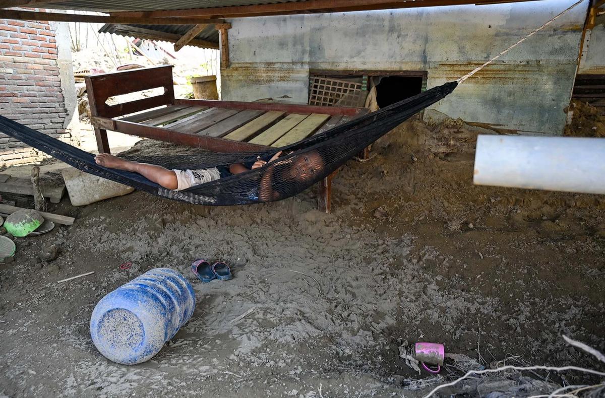 FOTO: Ramadan di Tengah Pengungsian Korban Banjir Aceh