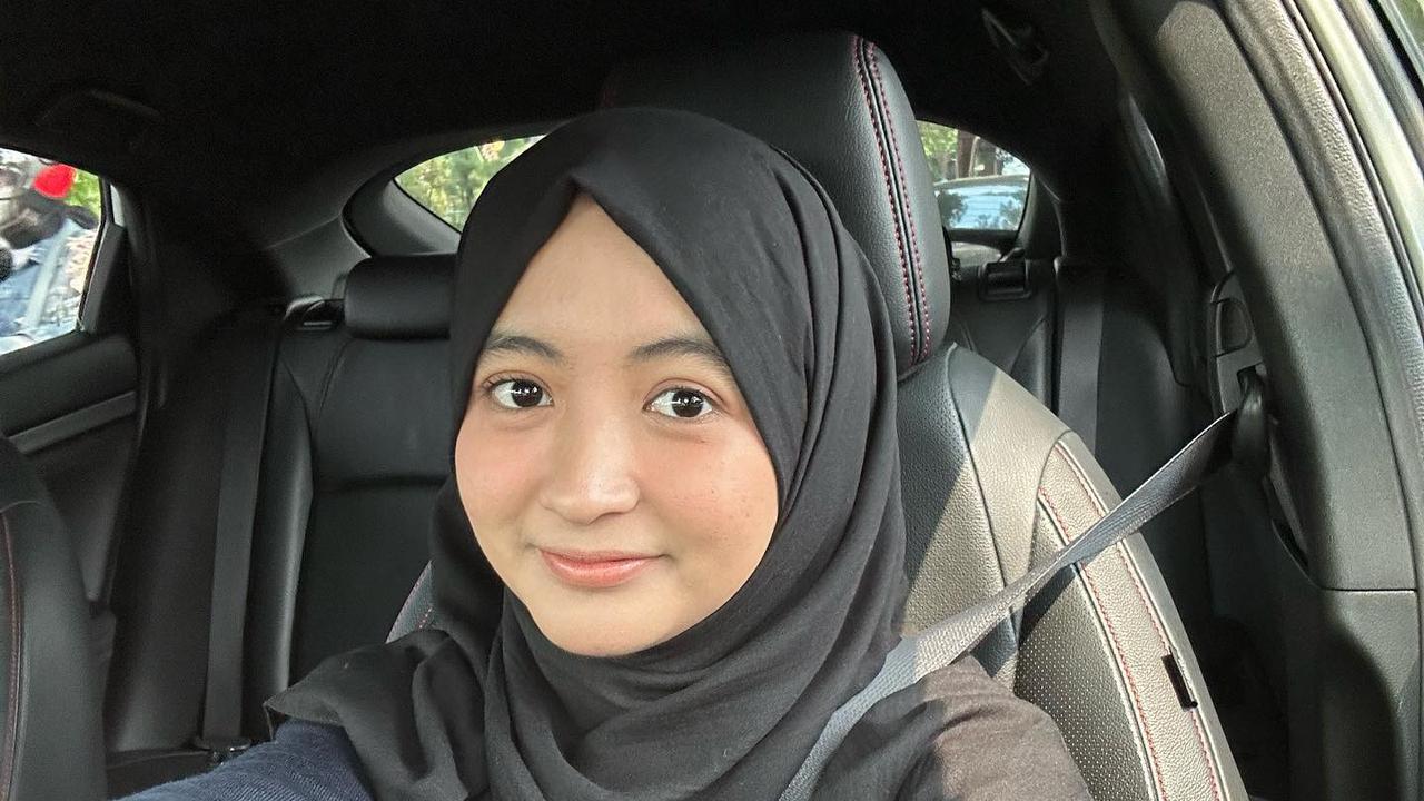 Ngefans, Cerita Arafah Rianti Beli Foto Derby Romero di Abang-Abang Mainan Depan Sekolah - Harganya 5 Ribu