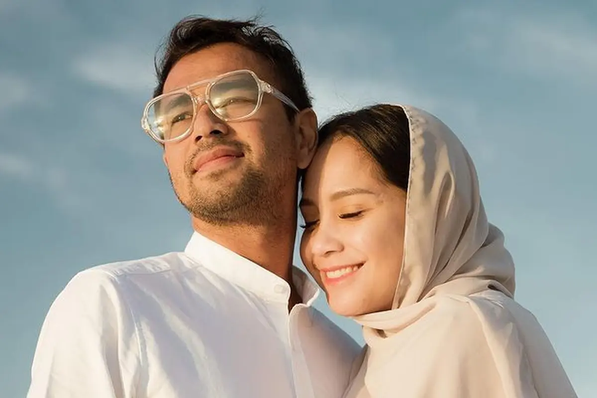 Raffi Ahmad dan Nagita Slavina di padang pasir. (Foto: Instagram/raafinagita1717)