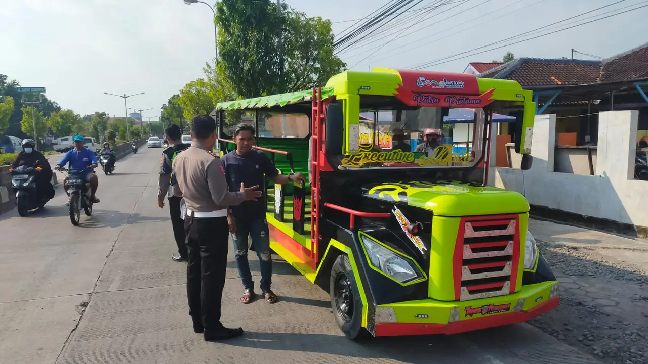 Polres Pemalang melarang odong-odong beroperasi di jalan raya. (Foto: Liputan6.com/Humas Polres Pemalang)