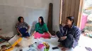 Paula Verhoeven berkunjung ke rumah Bonge pentolan Citayam Fashion yang terletak di Cilebut, Kabupaten Bogor, Jawa Barat. (YouTube  Baim Paula)