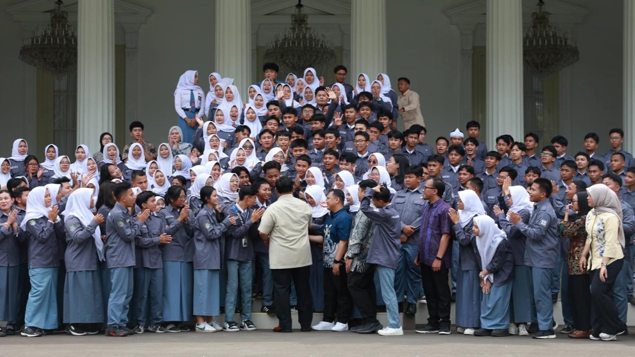 pelajar masuk istana