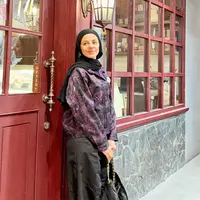 Paduan jaket dan celana balon menjadi kunci gaya modest yang stylish. Bahkan tampilan ini juga bisa hadirkan inspirasi paduan sederhana namun statement. (Foto: Instagram/  Selvi Salavia)