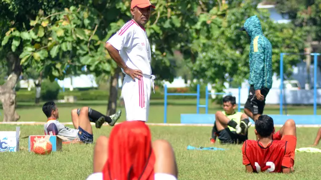 Persis Solo