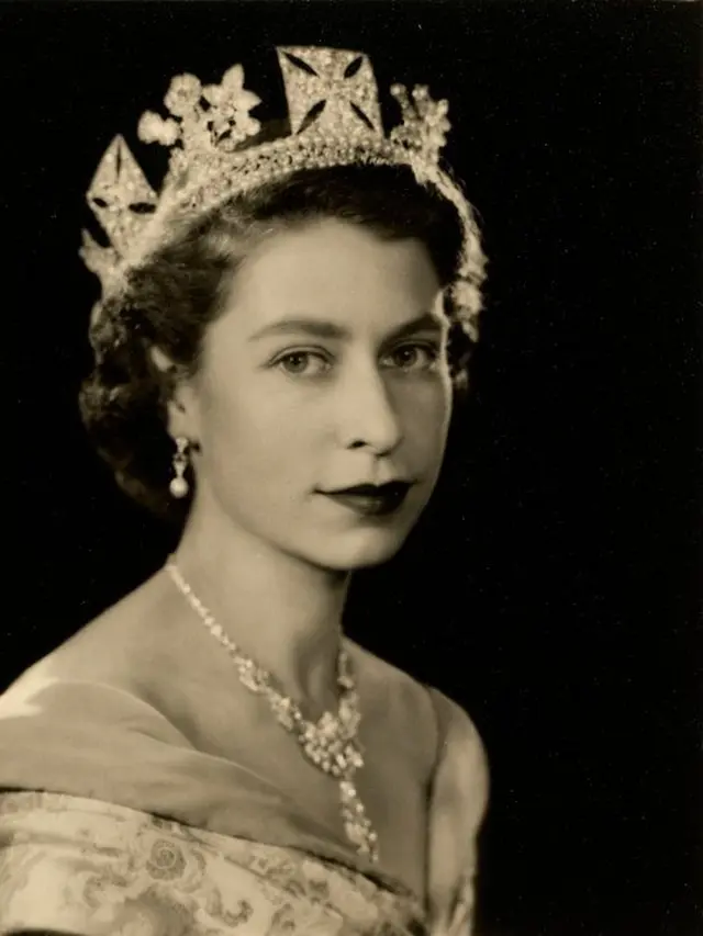 Koleksi Tiara Ratu Elizabeth II