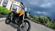 Sepeda motor listrik kualitas premium buatan negara Amerika Serikat "Zero" siap mewarnai jalan-jalan di Indonesia, Jakarta, Selasa (17/3/2015). Keberadaan Zero akan menjadi alternatif bagi penggemar roda dua. (Liputan6.com/Faisal R Syam)