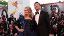 Laura Dern (kiri) dan Hugh Jackman berpose untuk fotografer setibanya di pemutaran perdana film 'The Son' selama Festival Film Venesia edisi ke-79 di Venesia, Italia, Rabu (8/9/2022). Laura Dern menjadi lawan main Hugh Jackman pada film The Son. (Joel C Ryan/Invision/AP)