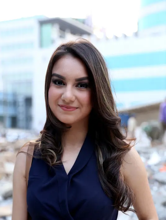 'Sekarang lagi siapin mau launching film Tiger Boy. Di situ aku jadi sosok anak pertama yang introvert," kata Irish Bella di kawasan Tendean, Jakarta Selatan, Senin (12/10). (Andy Masela/Bintang.com)