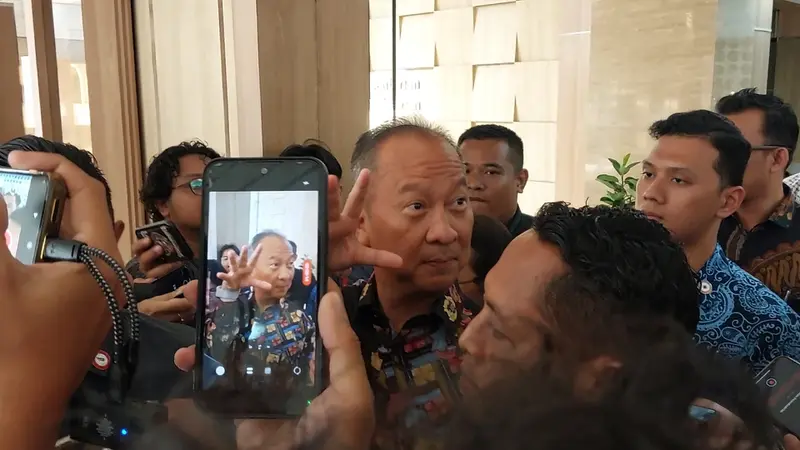 Petinggi Apple Inc., telah bertemu dengan Menteri Perindustrian Agus Gumiwang Kartasasmita. Hal ini demi membahas rencana investasi perusahaan milik Elon Musk itu