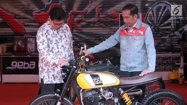 Kenakan Jaket Jeans, Presiden Jokowi Tinjau IIMS 2018