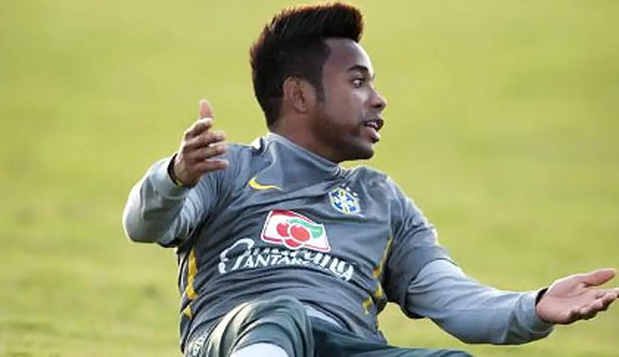 Penyerang Timnas Brasil Robinho tengah berlatih pada 30 Juni 2011 di Campana, Argentina, dalam persiapan menuju Copa America. AFP PHOTO/ANTONIO SCORZA