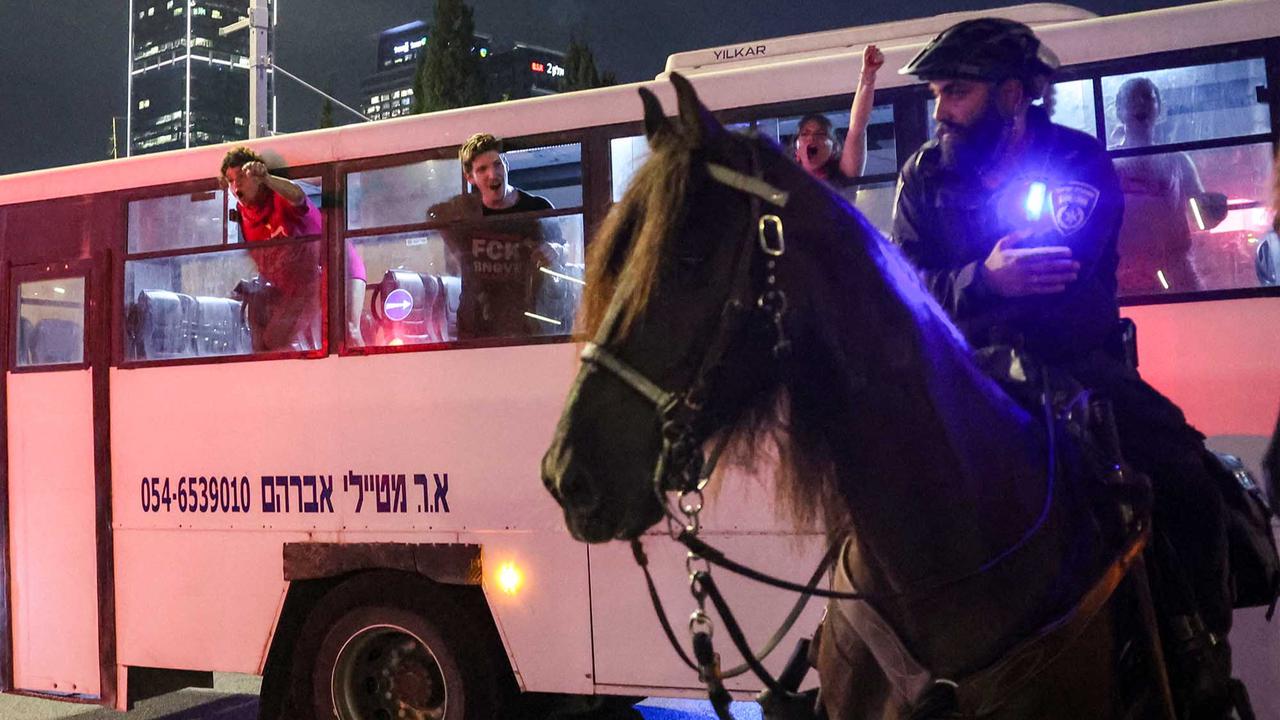 FOTO: Aksi Puluhan Ribu Warga Tel Aviv Desak Hentikan Perang Gaza
