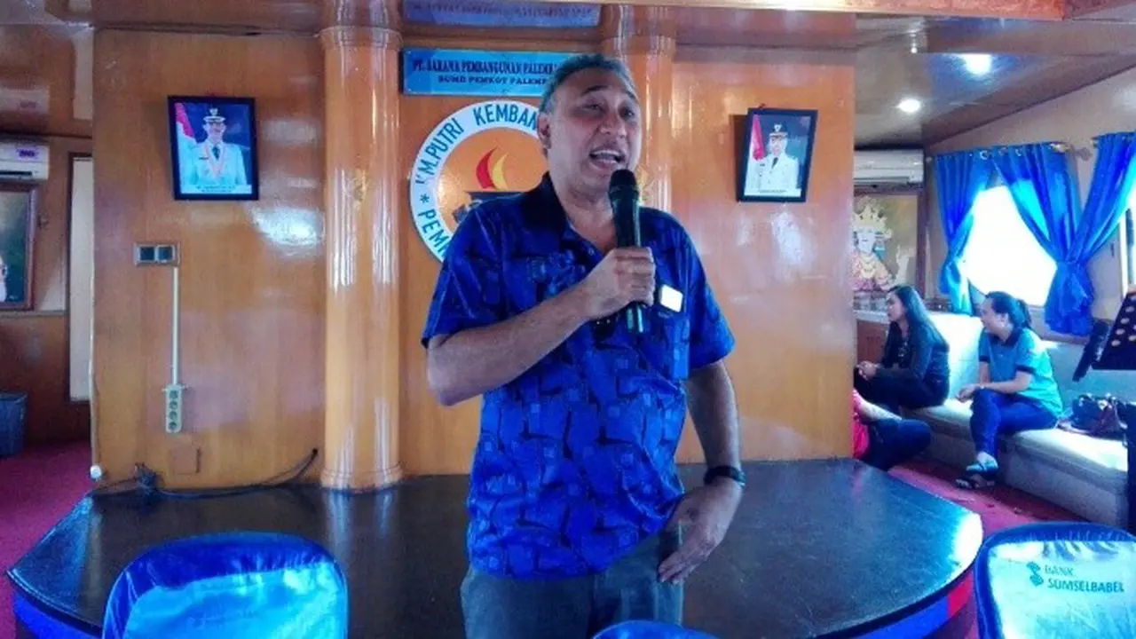 Munir Syahda Prabowo, Vice President Network Smartfren saat membuka acara uji jaringan 4G di Palembang, Kamis (17/11/2016). (Liputan6.com/Corry Anestia)