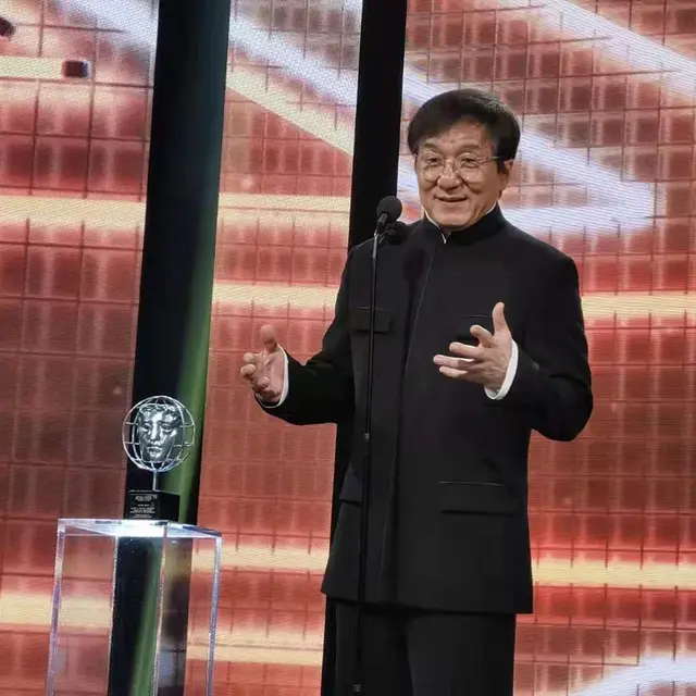 Jackie Chan Dikabarkan Kena Virus Corona, Ini 7 Potret Terbarunya
