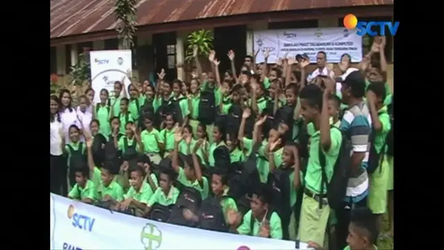 Raut wajah bahagia terpancar dari para pelajar SD dan SMP di Nusa Tenggara Timur, saat mendapat bantuan alat sekolah dari pemirsa SCTV dan Indosiar melalui Yayasan Pundi Amal Peduli Kasih (YPAPK).