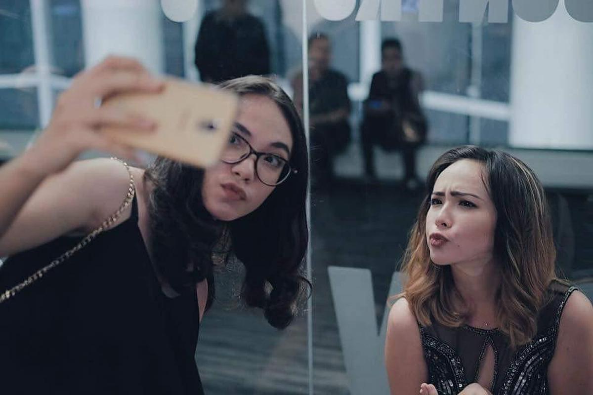 Potret Cantik Valerie Bowie, Adik Pamela Bowie yang Jarang Tersorot