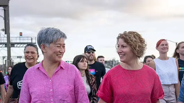 Menteri Luar Negeri Australia Penny Wong dan pasangannya, Sophie Allouache. (Facebook/Senator Penny Wong)