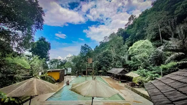Khasiat Berendam di Pemandian Air Panas Gunung Galunggung Sembuhkan Penyakit Kulit