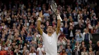 Novak Djokovic, merayakan kemenangan atas Adrian Mannarino pada babak kedua Wimbledon 2016, Rabu (29/6/2016). (Reuters/Tony O'Brien)